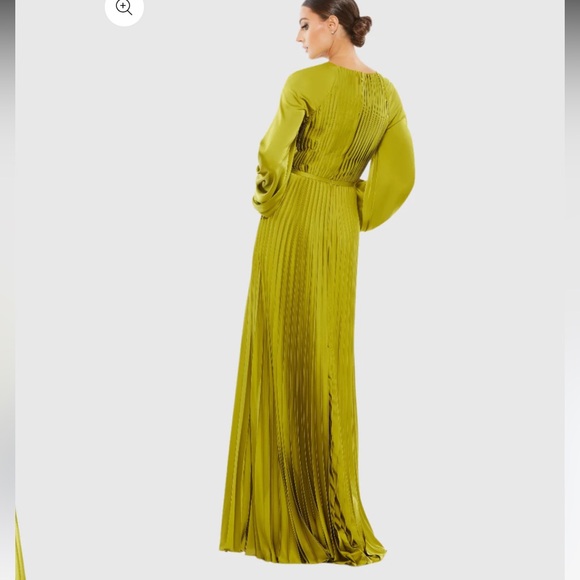 Mac Duggal Green Pleated High Neck Raglan Long Sleeve Side Slit Gown in apple - Picture 2 of 8